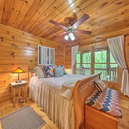 Peaceful Blue Ridge Cabin With Decks And Fire Pit ภายนอก รูปภาพ