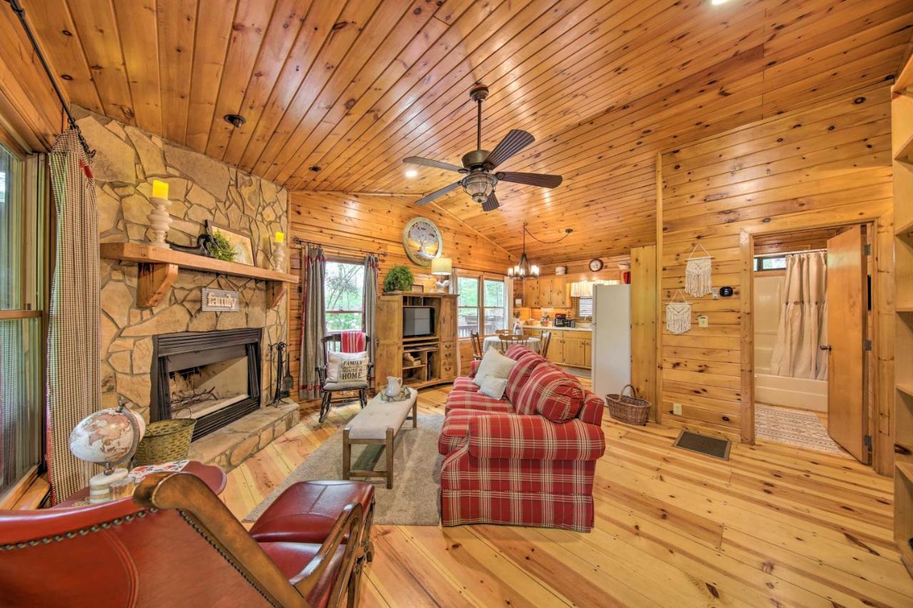Peaceful Blue Ridge Cabin With Decks And Fire Pit ภายนอก รูปภาพ