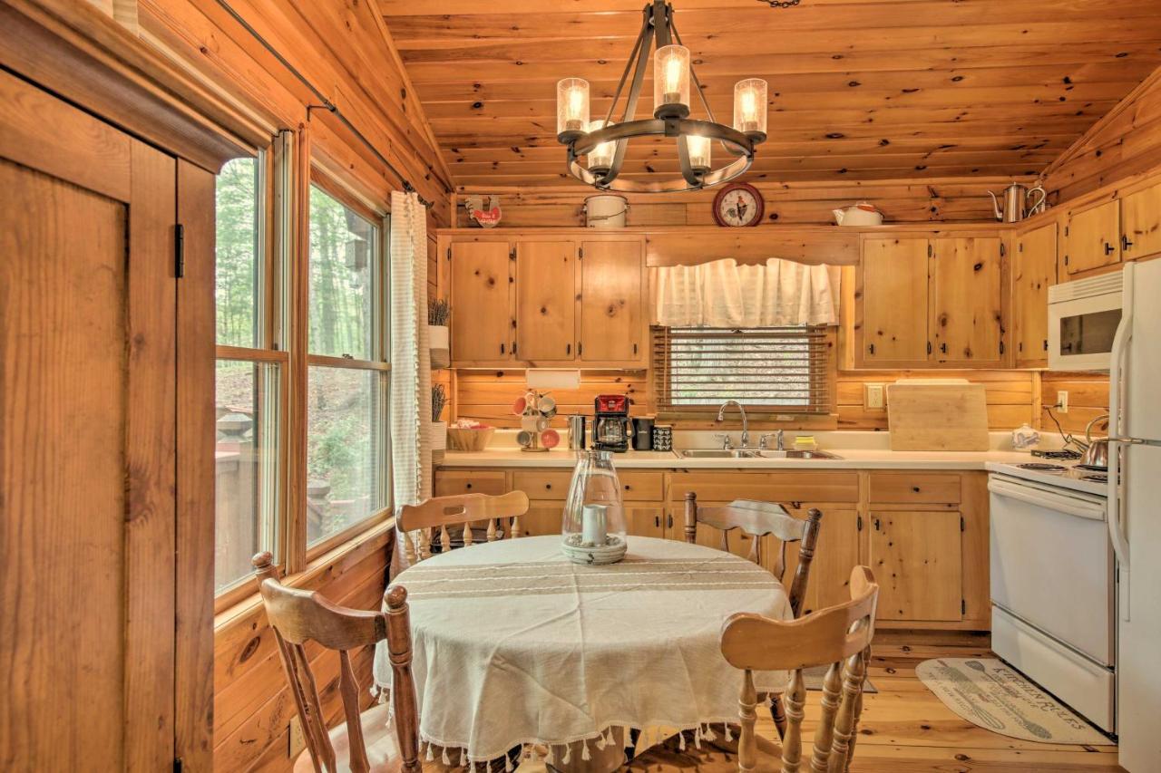Peaceful Blue Ridge Cabin With Decks And Fire Pit ภายนอก รูปภาพ