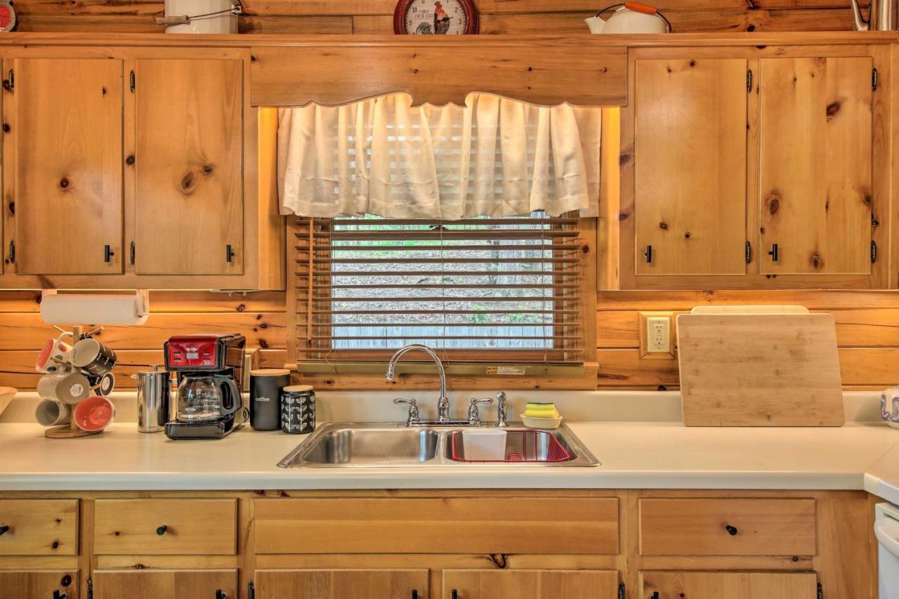 Peaceful Blue Ridge Cabin With Decks And Fire Pit ภายนอก รูปภาพ
