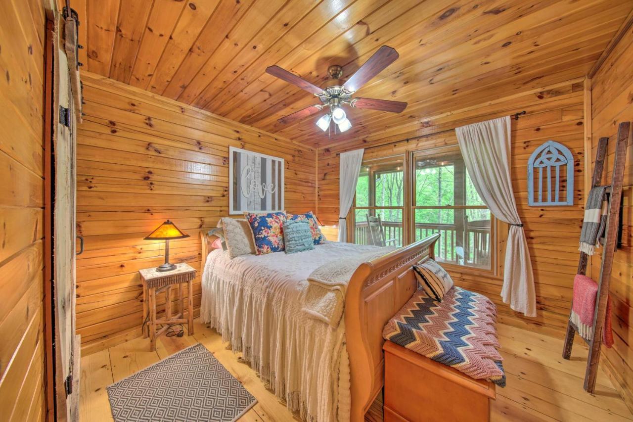 Peaceful Blue Ridge Cabin With Decks And Fire Pit ภายนอก รูปภาพ